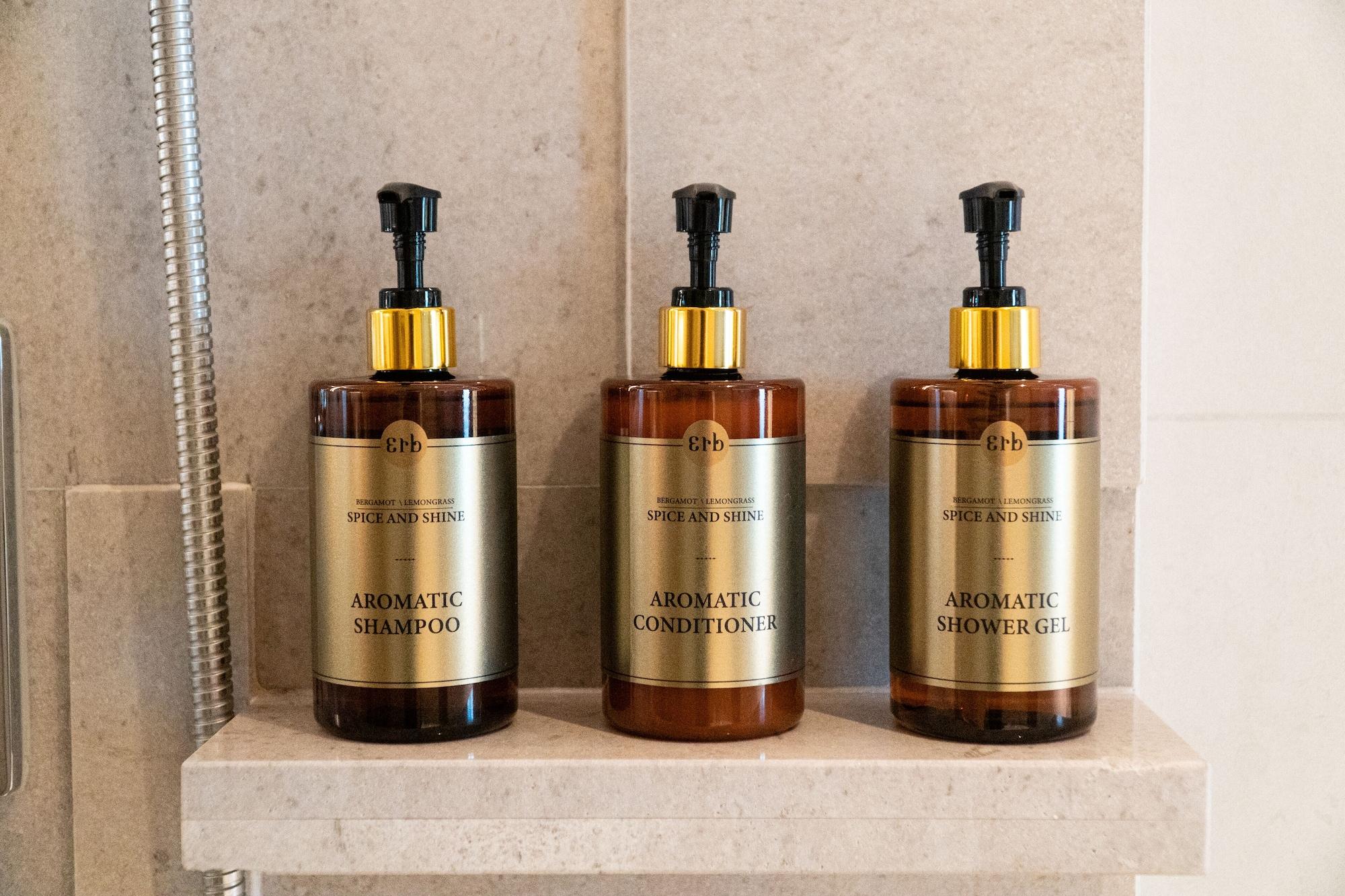 Hotel Nikko Bangkok Exterior photo Shampoo, conditioner and shower gel