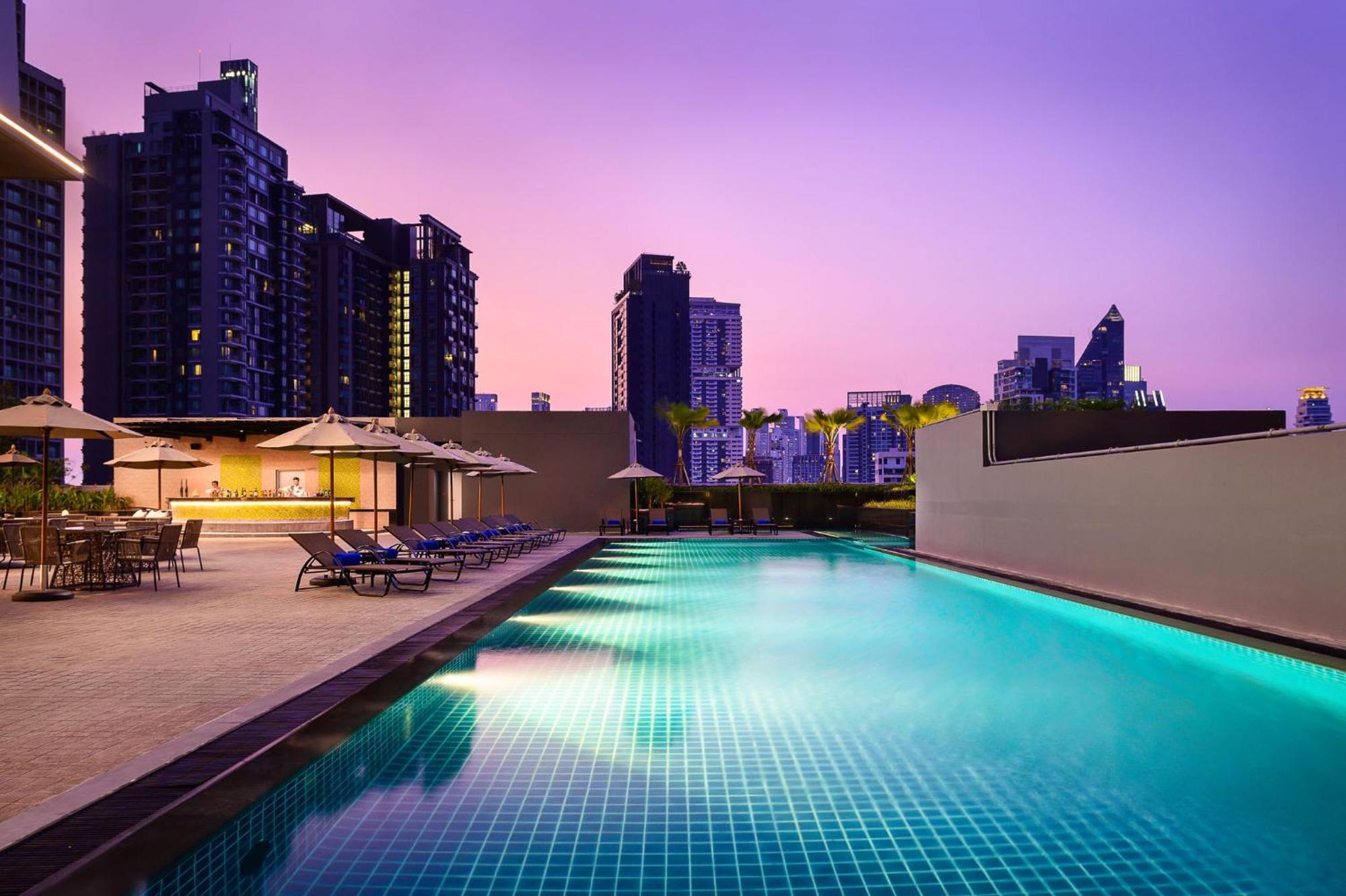 Hotel Nikko Bangkok Exterior photo The swimming pool at the hotel