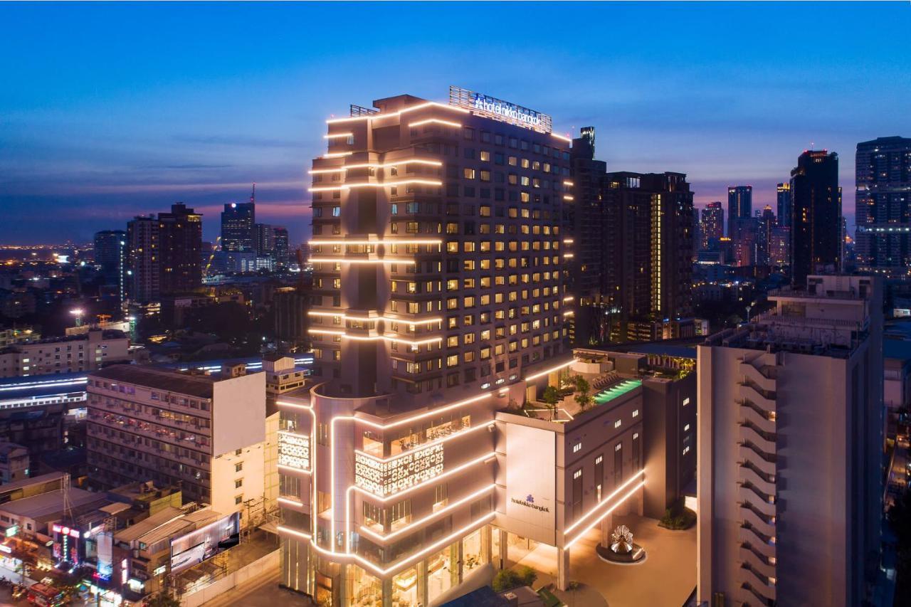 Hotel Nikko Bangkok Exterior photo The hotel at night